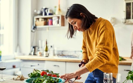 6 High-Fiber Foods A Dietitian Buys On Repeat (That Aren’t Fruit & Vegetables)
