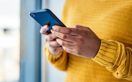 Your Social Feed May Be Perpetuating A Bad Mood—Here's How To Fix It